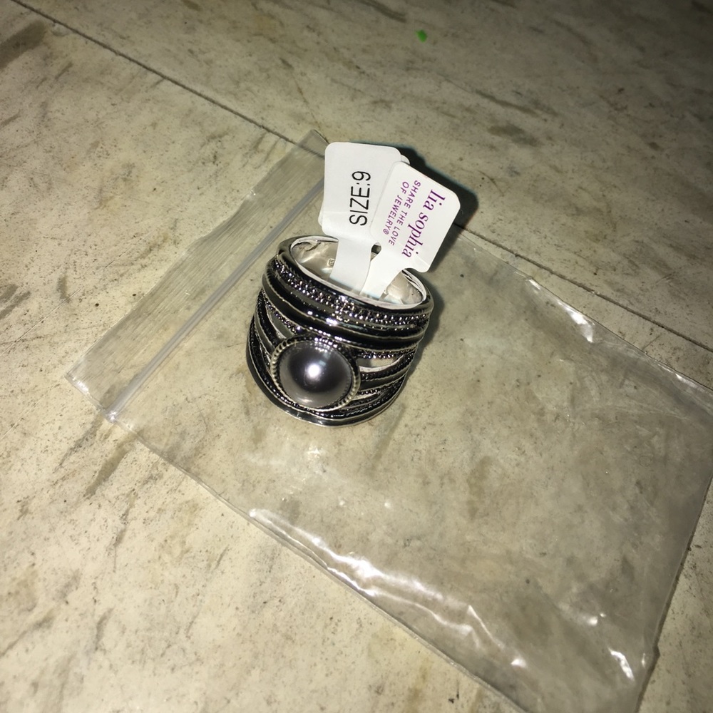 Lia Sophia ring size 9