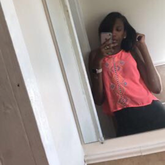 Meet your Posher, Deaja - Picture 1 of 1