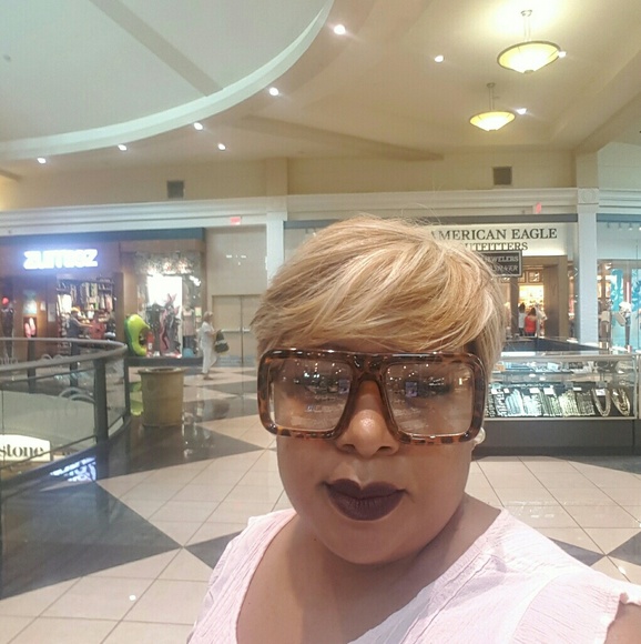 Meet your Posher, Alicia - Picture 1 of 1