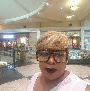 Meet your Posher, Alicia