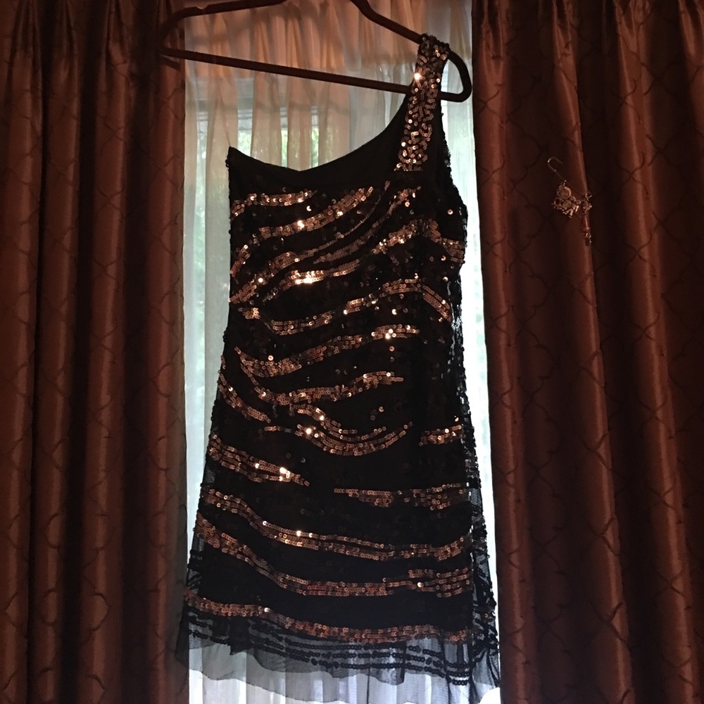 Dress - Picture 2 of 2