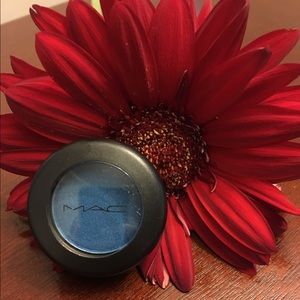 MAC velocity pearl eyeshadow- Freshwater