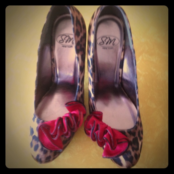 New in box leopard stilettos size 6 1/2 - Picture 1 of 4