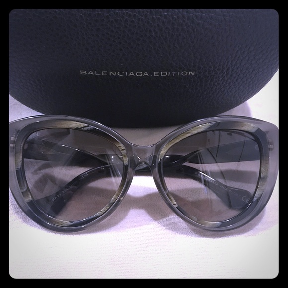 SOLD!!💯%AUTH BALENCIAGA Sunglasses😎 - Picture 1 of 7