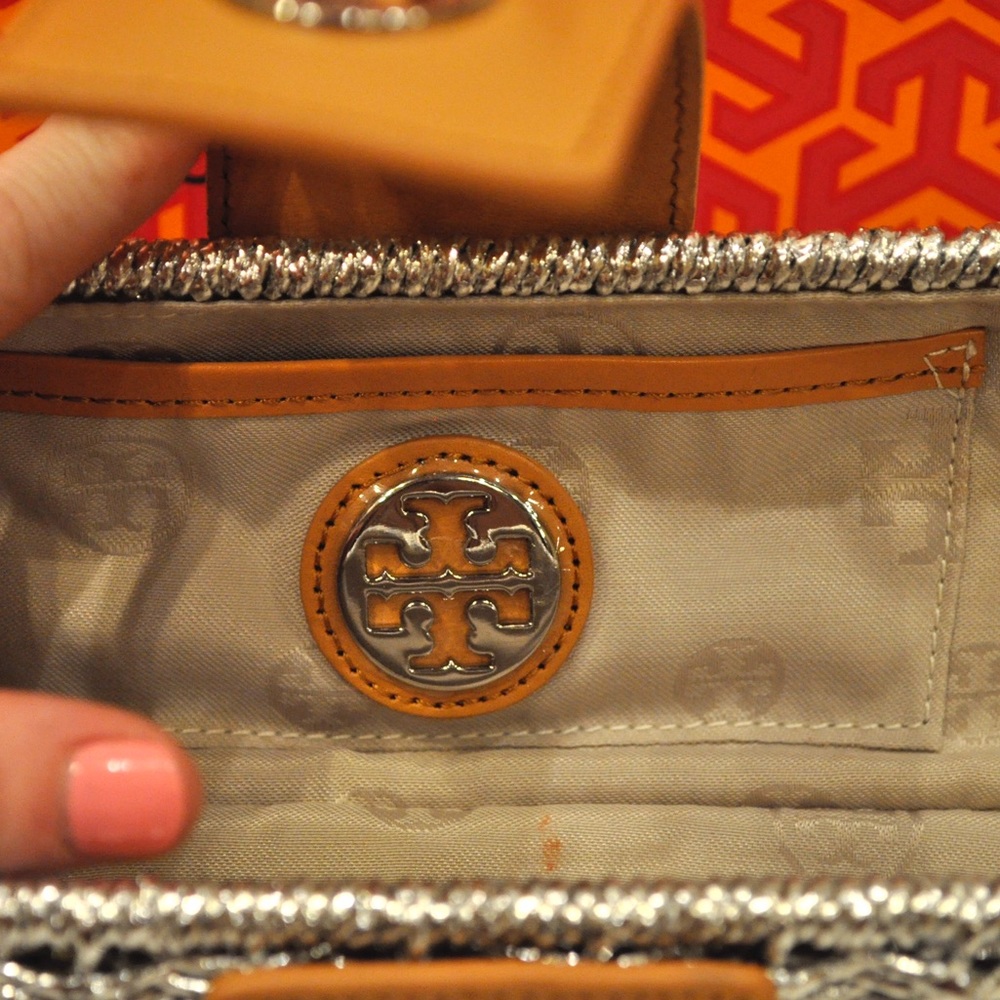 Tory Burch Chunky metallic Straw Cylinder Clutch - Picture 5 of 7