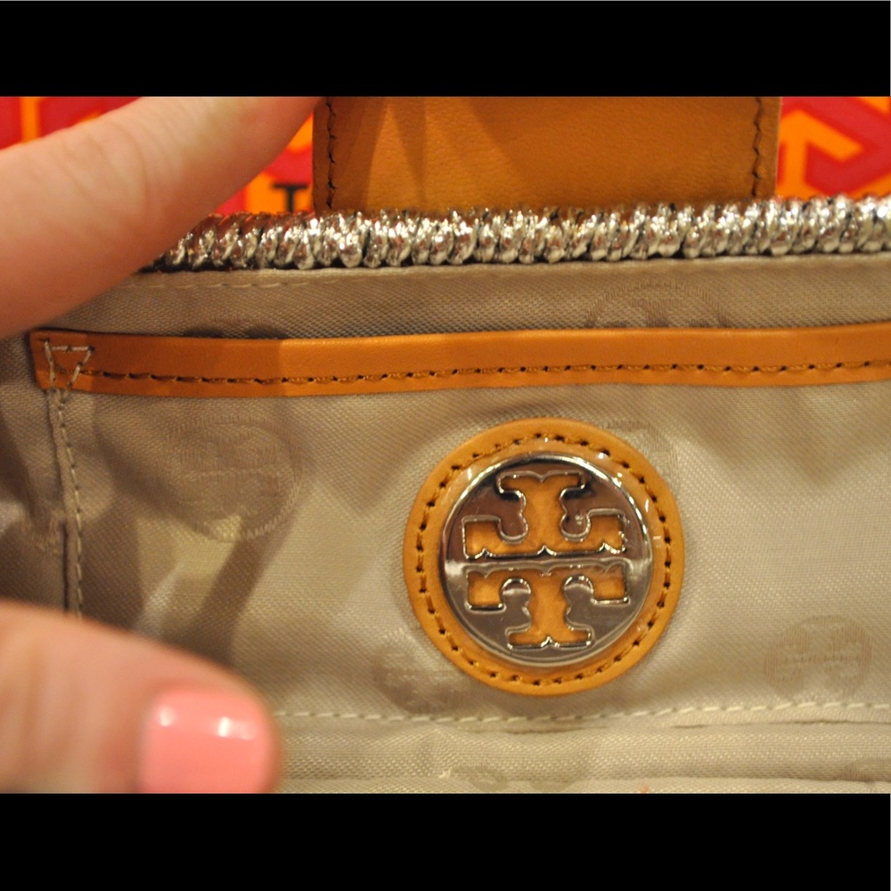 Tory Burch Chunky metallic Straw Cylinder Clutch - Picture 6 of 7