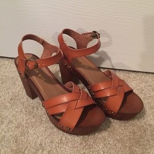 FLASH SALE!! Madden Girl platform sandals - size 6