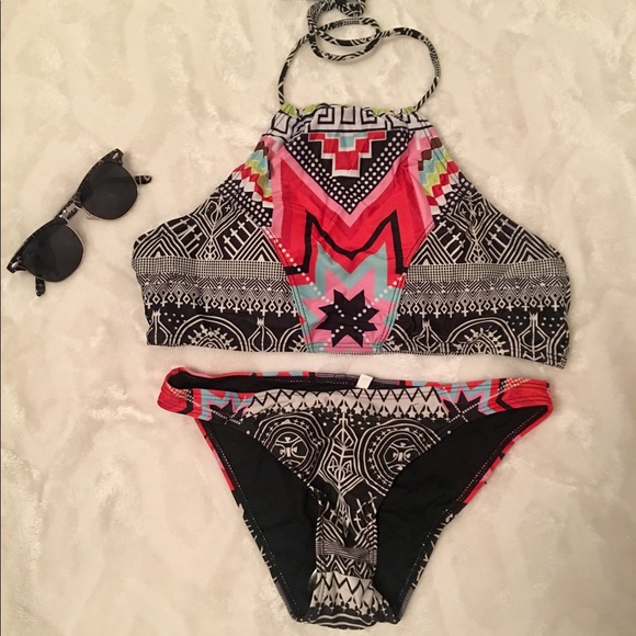 Host Pick! 💖 High Neck Bikini - Picture 3 of 4