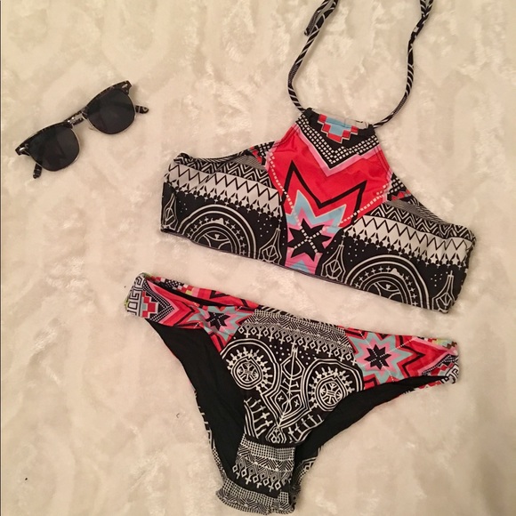 Host Pick! 💖 High Neck Bikini - Picture 4 of 4