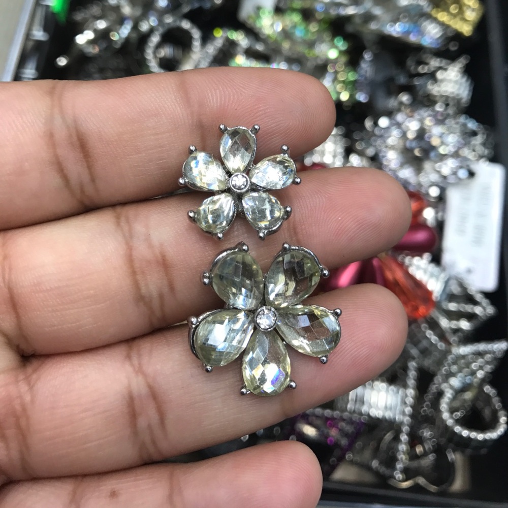 Sliver Flower Mid Ring ! - Picture 2 of 2