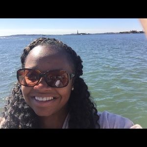 Meet your Posher, Monica