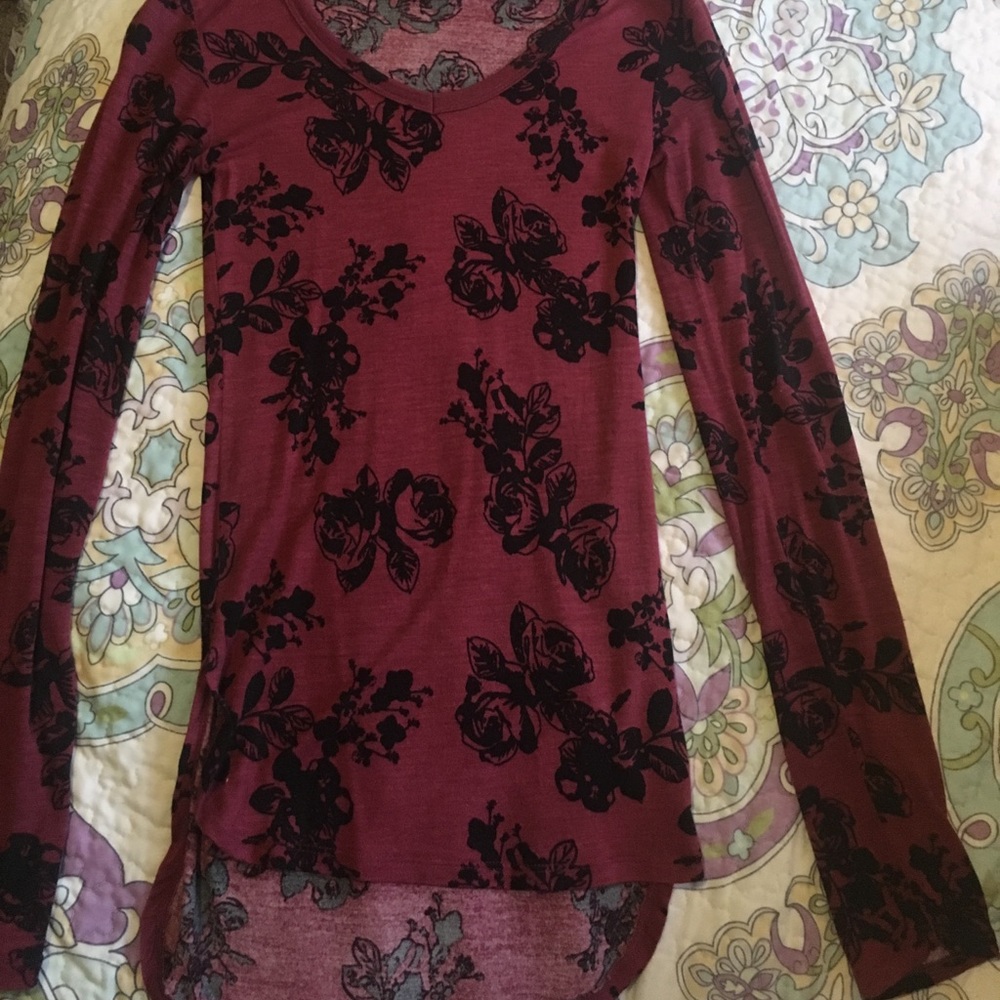 Xs Rue 21 long sleeve v neck