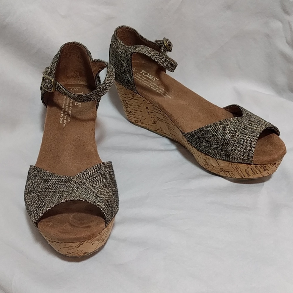 TOMS Platform Wedge sz 7