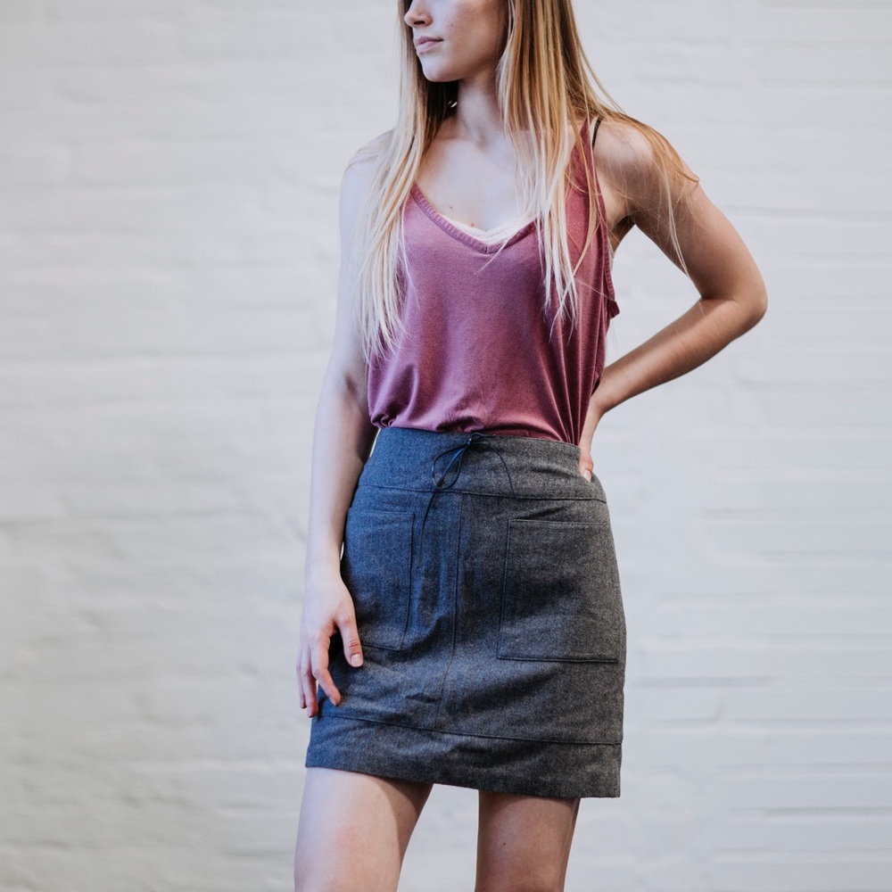 American Eagle Gray Skirt