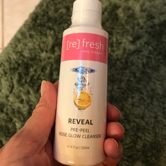 [re]fresh Skin Therapy Rose Glow Cleanser - Picture 3 of 3