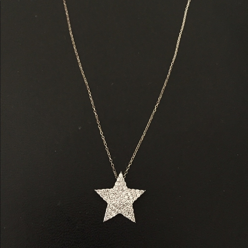 Necklace with removable sparkly star pendant