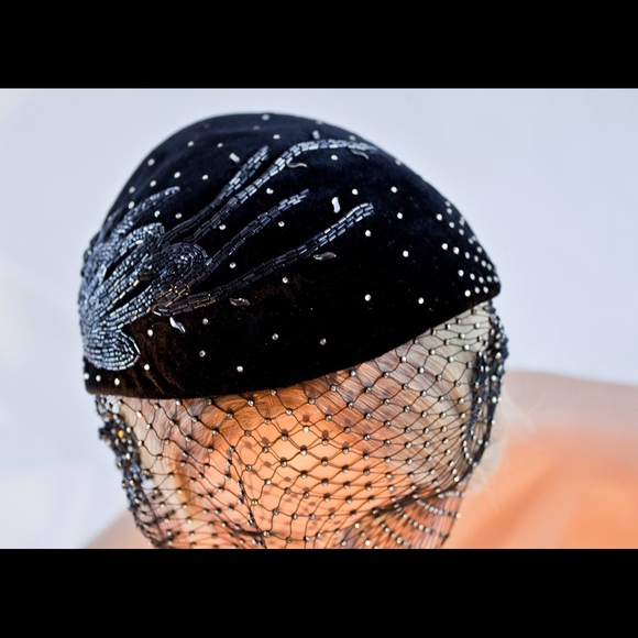 Small hat with veil