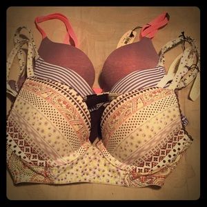 ***NWT BUNDLE ***Victoria's Secret Bras Size 32B!