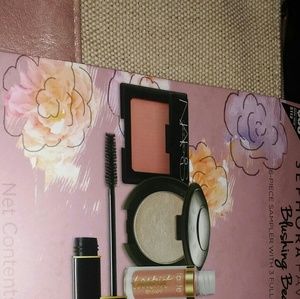 BNIB LE Sephora Favorites Blushing Beauty Collecti