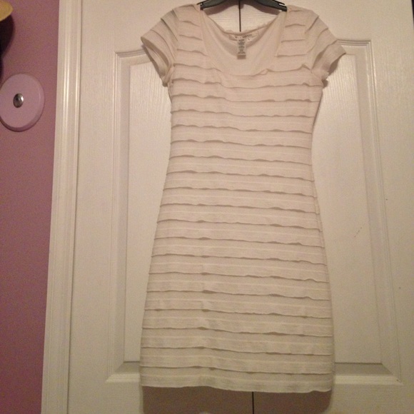 Dresses & Skirts - All white to the knees max studio dress