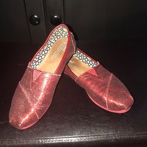 Red Sparkly Toms Size 7