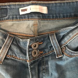 NWOT Ladies Levi's Bermuda shorts