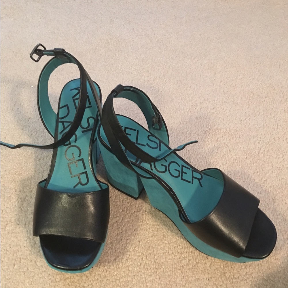 KELSEY DAGGER PLATFORM SANDAL 8