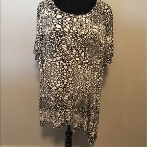 Avenue Asymmetric-bottom Tshirt