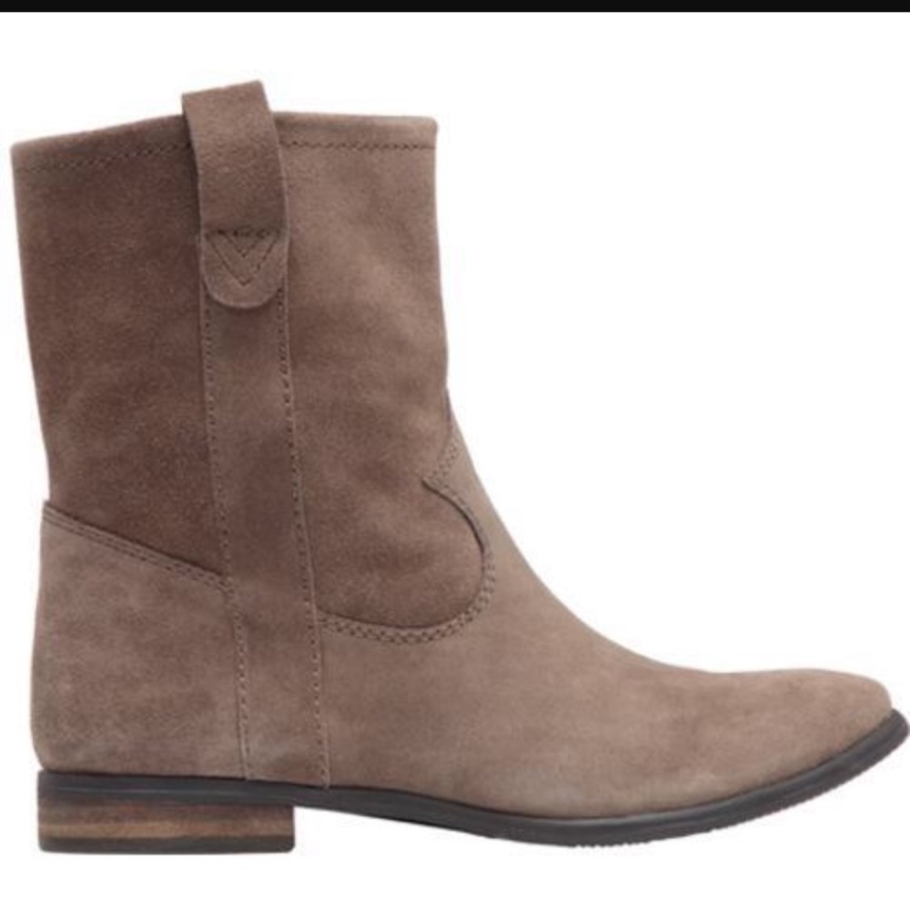 Cowboy-esque barely worn Vince Camuto boots
