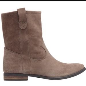 Cowboy-esque barely worn Vince Camuto boots