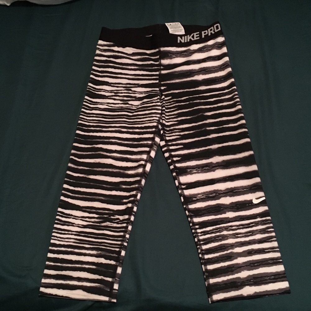 Nike Pro tiger print capris