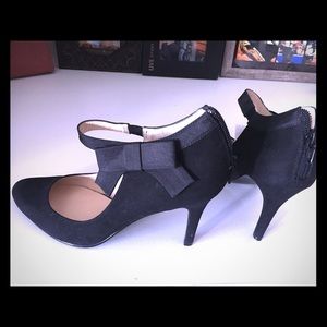 Classic 'Audrey' pumps with satin bow