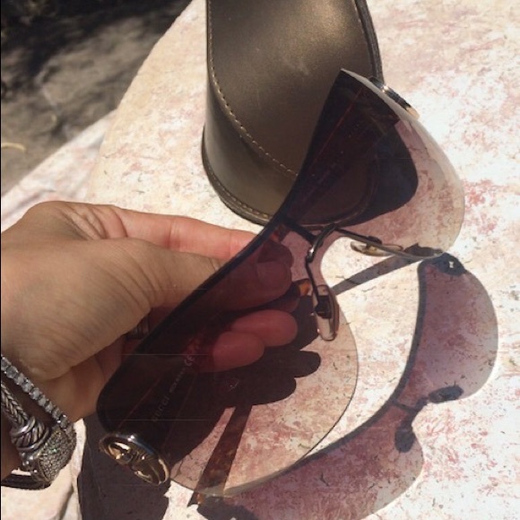 Gucci tortoise shell glasses