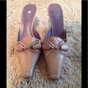 Pink bcbg kitten heels
