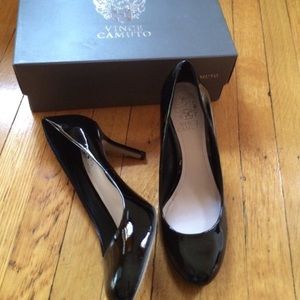 Black patent pumps 6.5