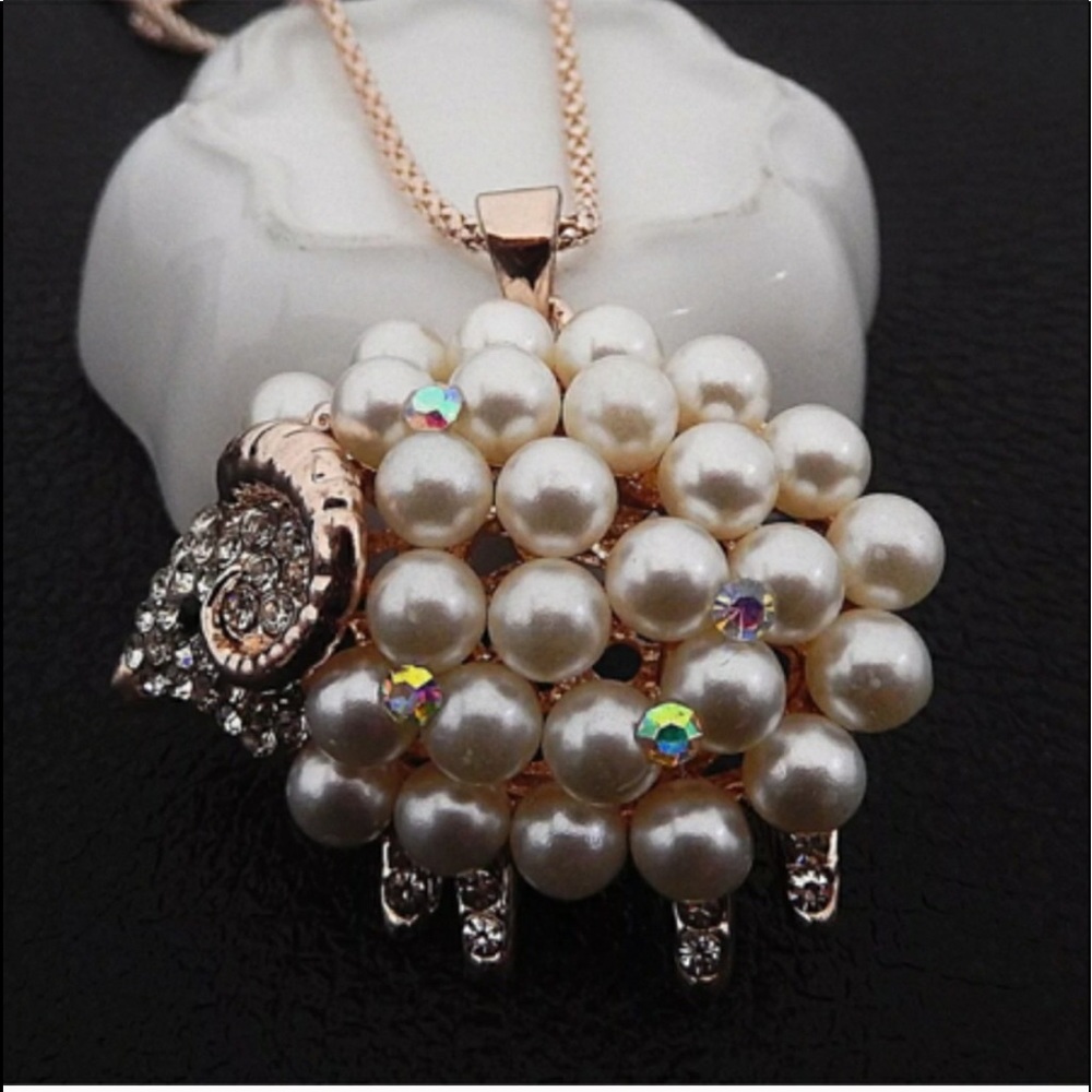 🐑BETSEY JOHNSON IRIDESCENT SHEEP NECKLACE!