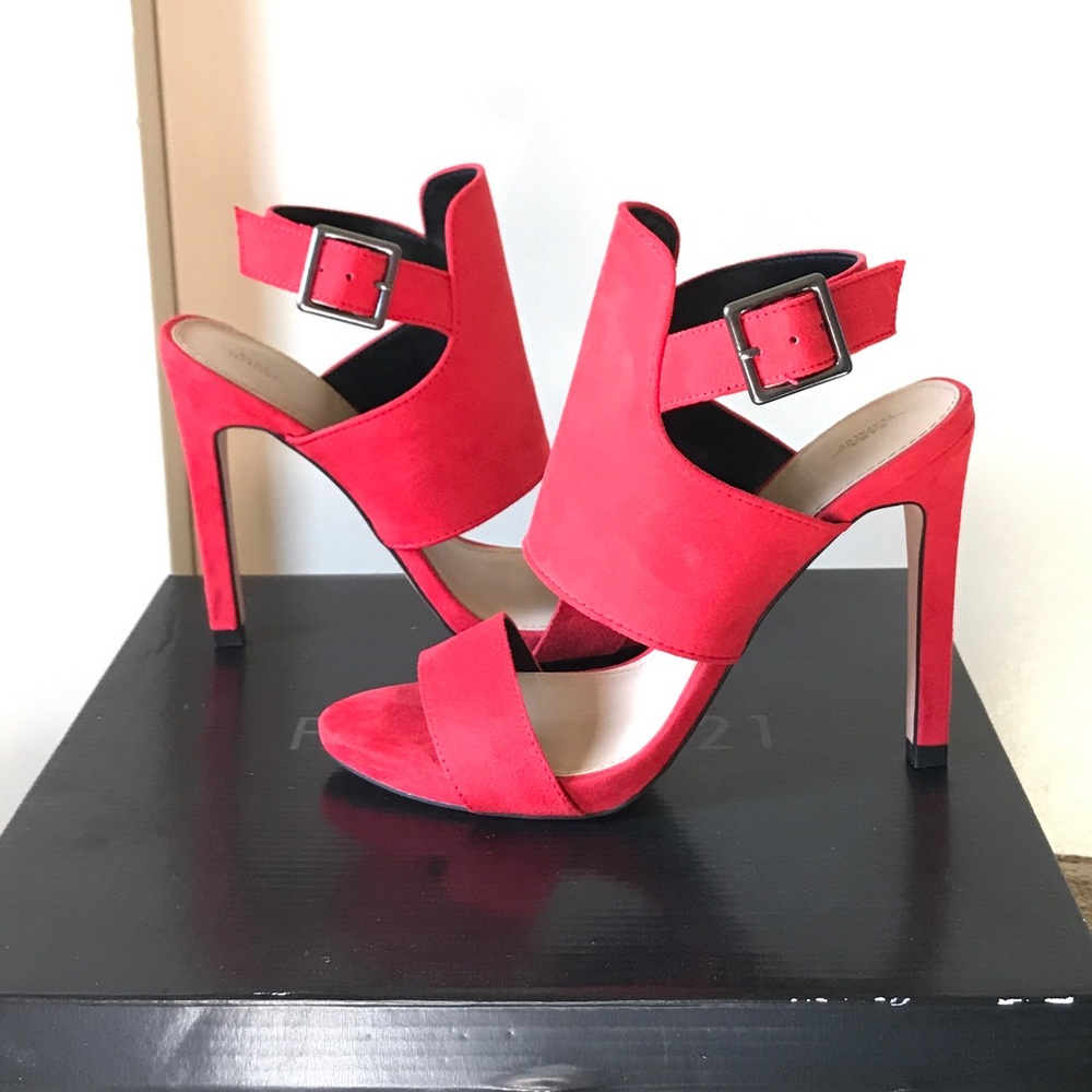 NWOT // Zara Red Pumps Heels