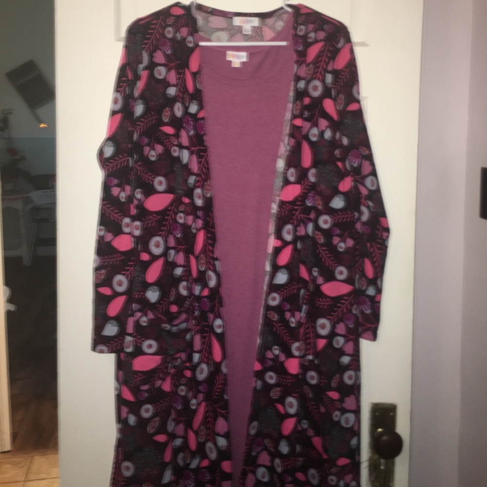 Lularoe carly /sarah outfit will seperate🌺💕🌺