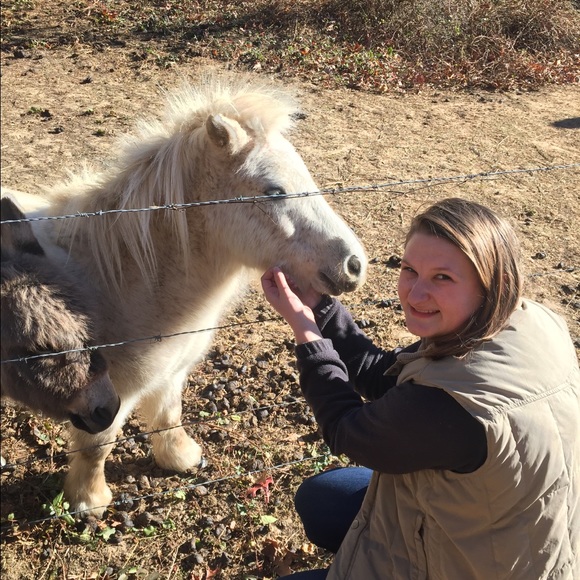 Meet your Posher, Sarah - Picture 3 of 4