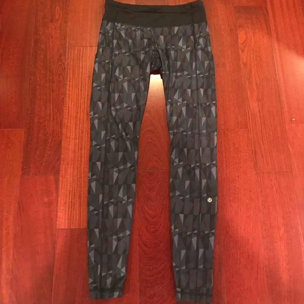 Lululemon leggings! Aztec pattern with pockets!!