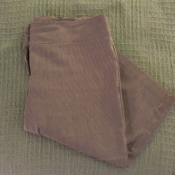 ⚡️SALE❗️Pinstriped capris - Picture 1 of 4