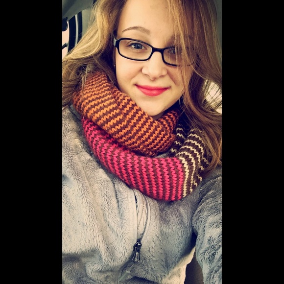 Meet your Posher, Danielle - Picture 1 of 1