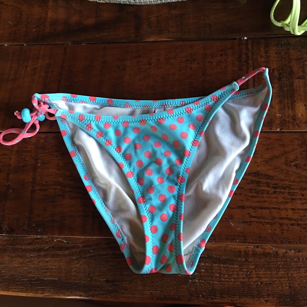 🌿DONATING SOON🌿 Cheeky swim bottoms!