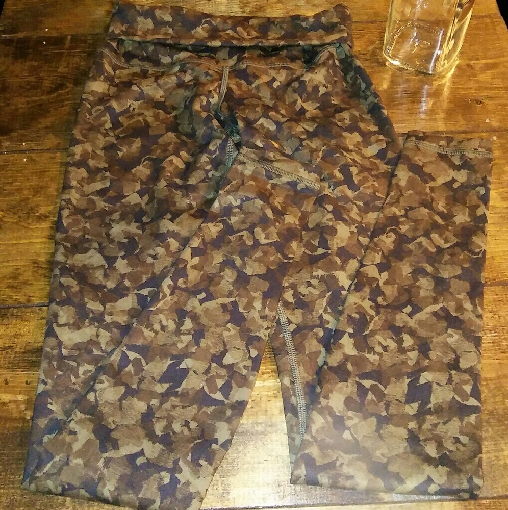 NWOT Lululemon rare Camouflage fatigue ankle lengt