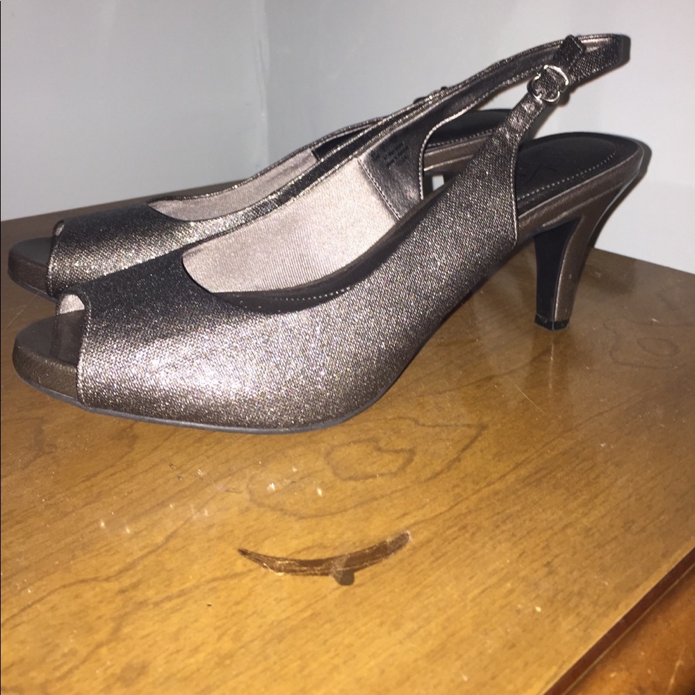SIZE 10 HEELS! Perfect condition only wore once!