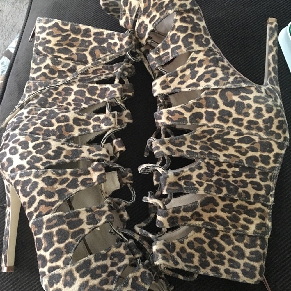 Lace up Pumps