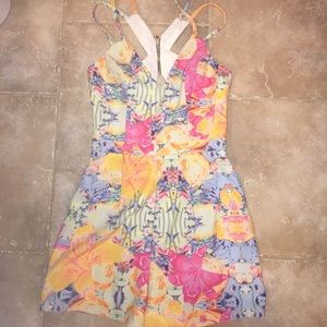 Floral summer romper! Cut out back!