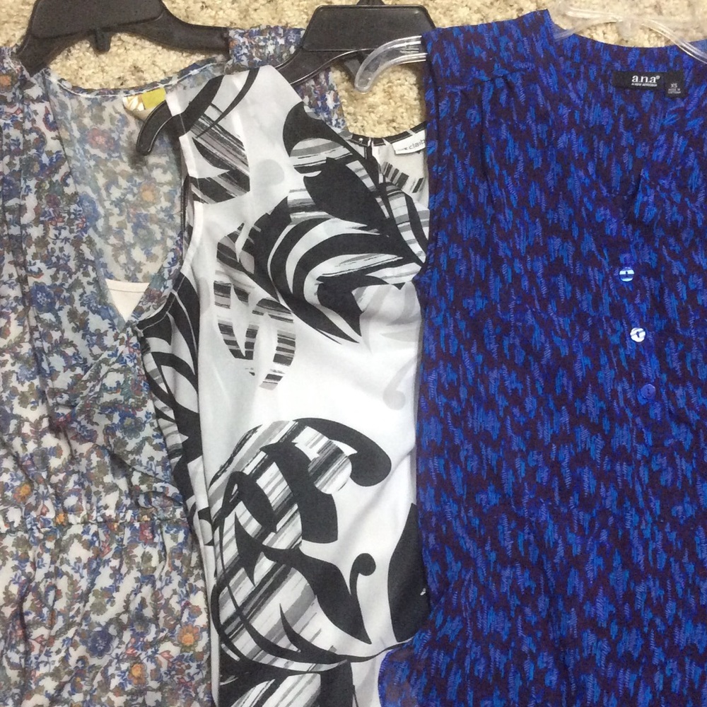 🌷Lot of 3 professional tops