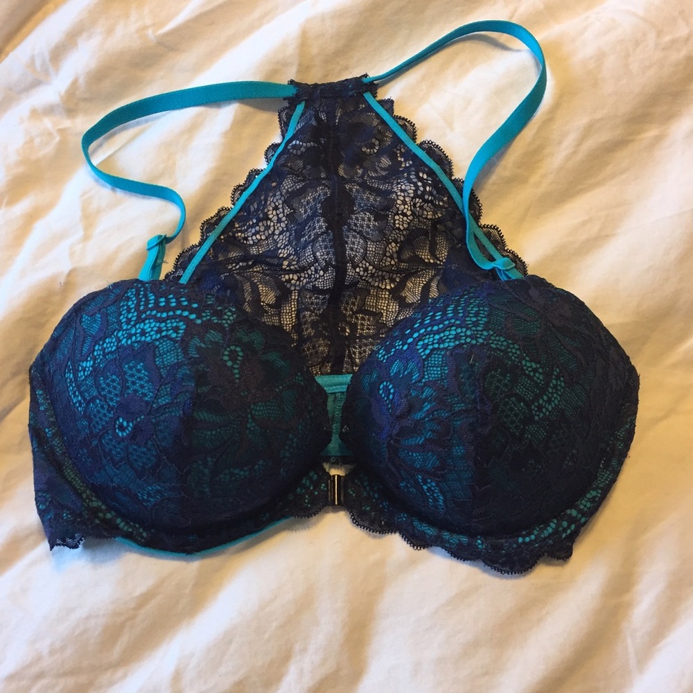 VS Pink- NWOT Blue front close date bra