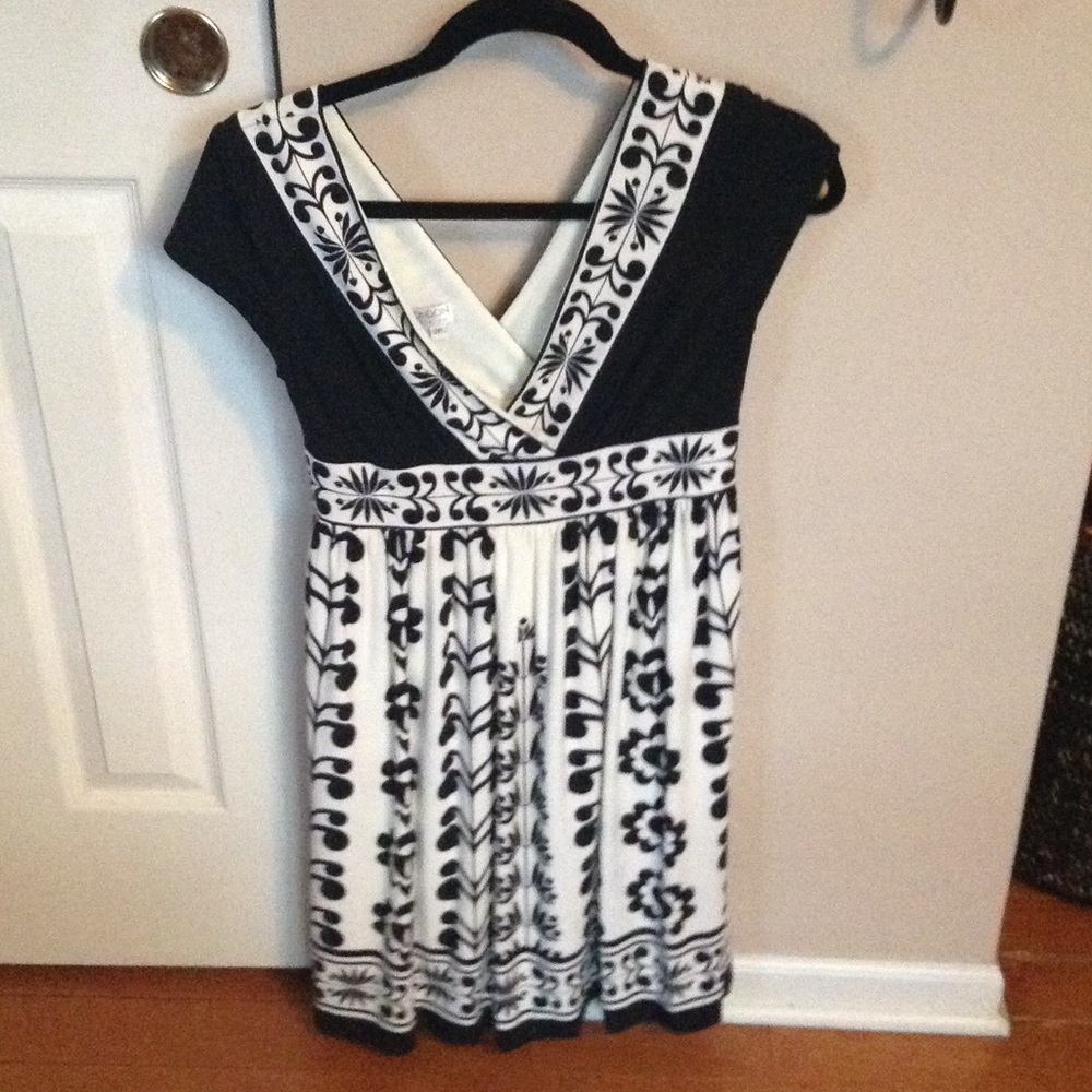 Black and white Maggy London dress